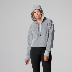 half lange grijze sweater met capuchon en aantrekkoord van ToeSox en Tavi Noir voor barre lessen en sport
